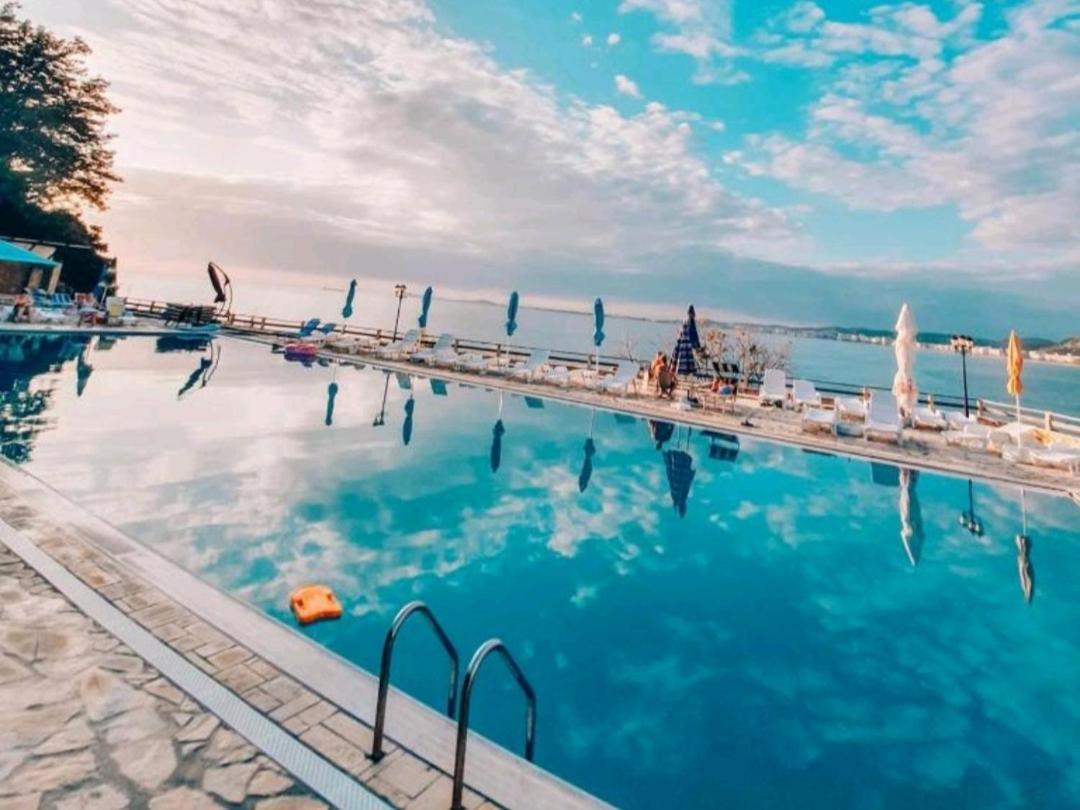 Villa Amos At Aquamarine Residence Vlorë Buitenkant foto
