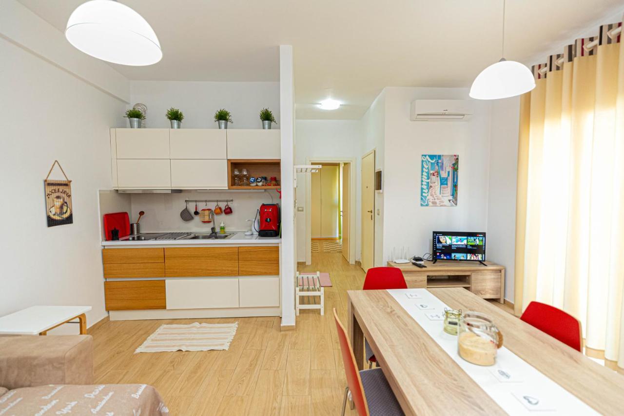 Villa Amos At Aquamarine Residence Vlorë Buitenkant foto