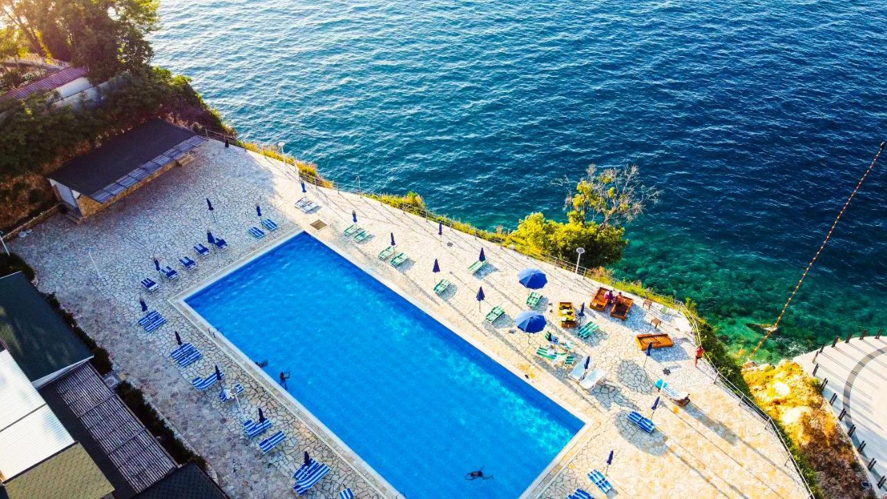 Villa Amos At Aquamarine Residence Vlorë Buitenkant foto