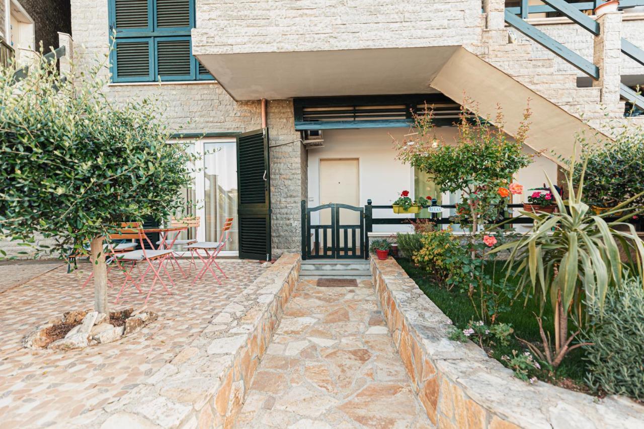 Villa Amos At Aquamarine Residence Vlorë Buitenkant foto